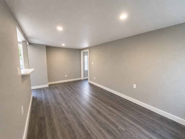 1153 E 50th St Unit 3