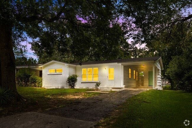 Building Photo - Charming 2 Bedroom, 2 Bathroom house