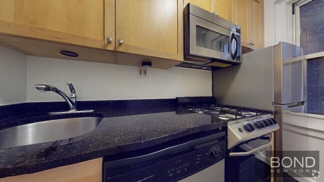 Building Photo - 1 Jane St Unit 1E Rental