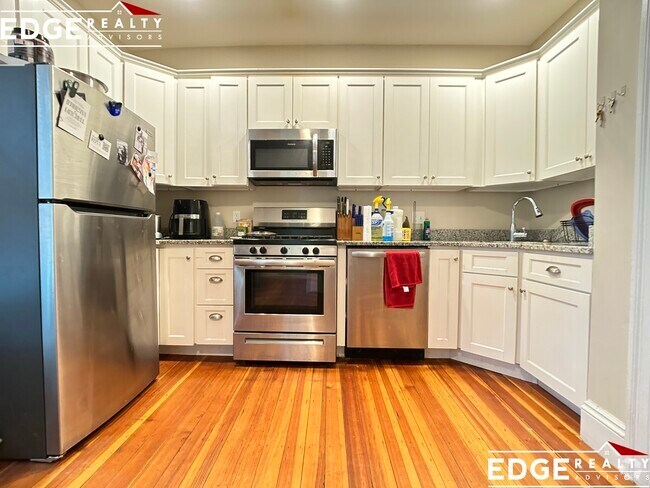 Building Photo - 29 Sparhawk St Unit 2 Rental