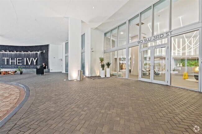Building Photo - 90 SW 3rd St Unit 2406 Rental