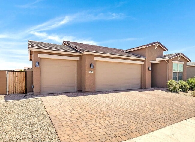 Photo - 4 BEDROOM RENTAL WITH 3 CAR GARAGE IN LOS PORTALES CASA GRANDE ARIZONA