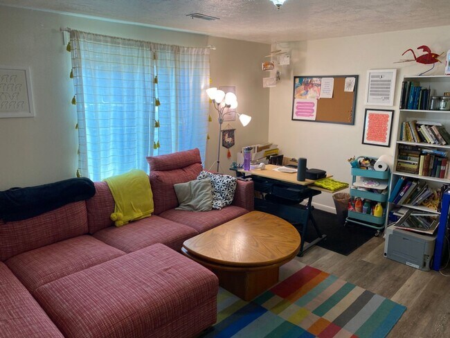 Building Photo - 1B/1B Pet Friendly Apartment South of BYU Unit 115