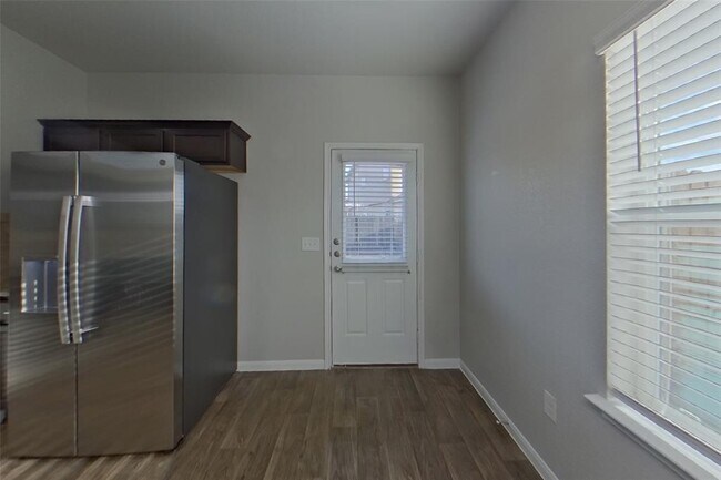 15012 Custis Ln