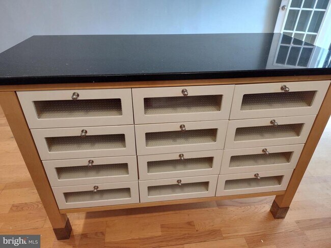 Photo - 1223 Wylie St NE