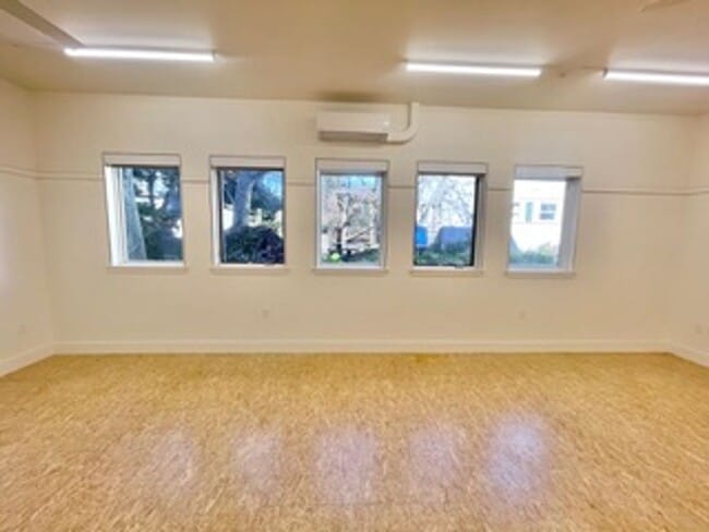Photo - 927 Grace Ave Unit 927-D