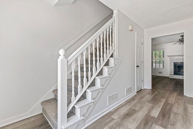 Photo - 7169 Williamsburg Dr