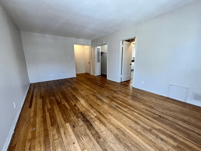 Photo - 605 Kelton Ave