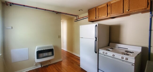 Building Photo - 663 Headley Ave Unit 4