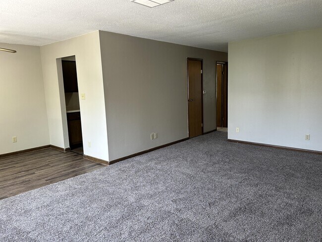 Photo - 1716 D Ave NE