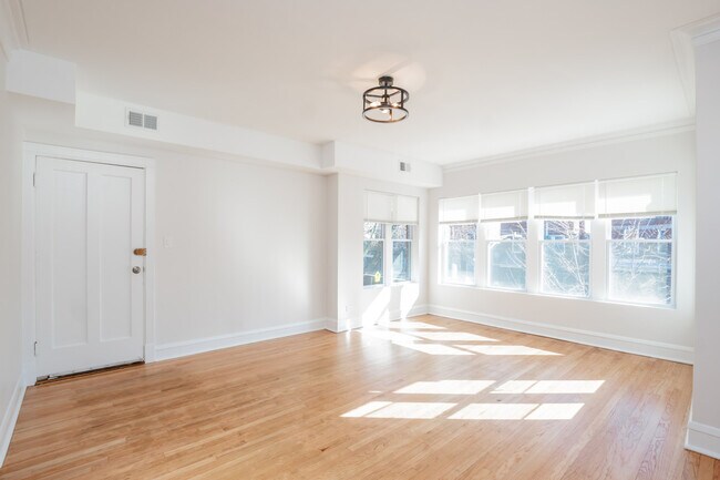 Photo - 2136 N Avers Ave Unit 2