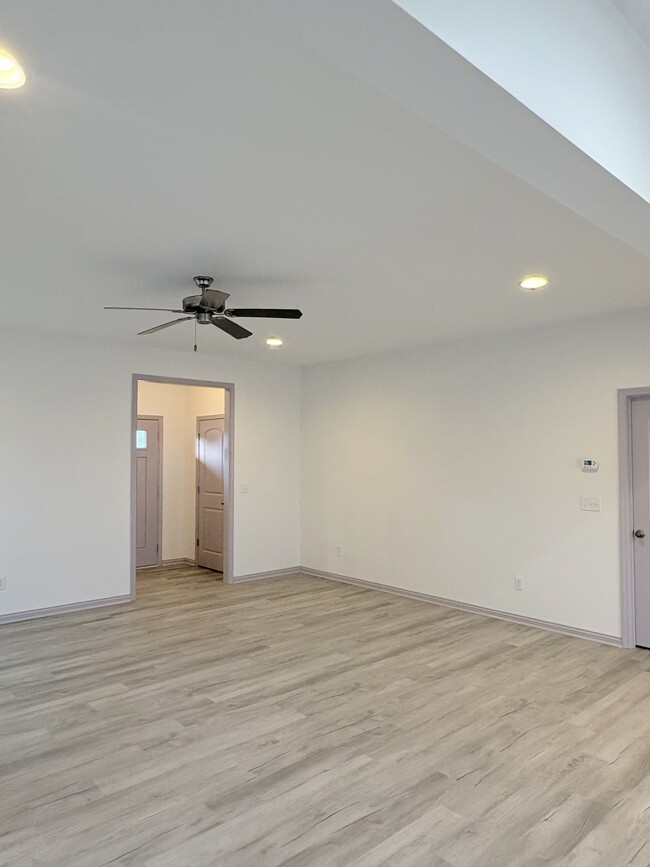 Photo - 839 Sweet Bay Ave