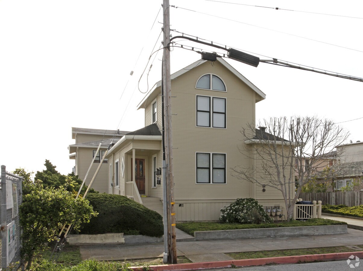 Photo - 201 Monroe St