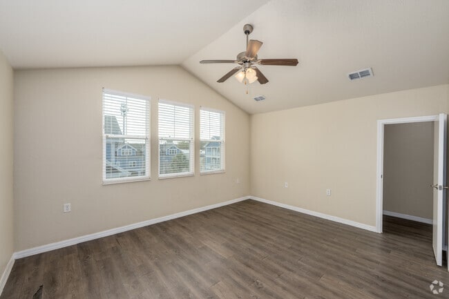 4x4 Townhouse 4BR, 4BA - 1,772SF - Bedroom 1 - Athens Commons- Student Housing