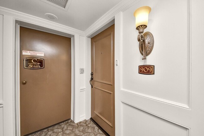 Photo - 3525 Sage Rd Unit 909