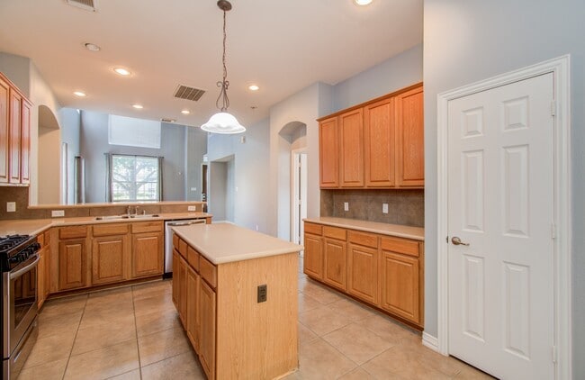 Building Photo - 9106 Sunlight Oak Ln