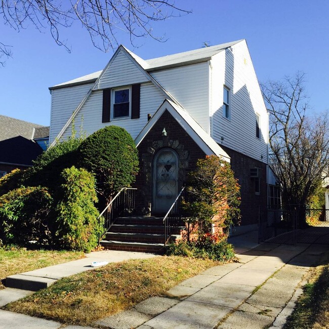 Building Photo - 69-51 181st St Rental