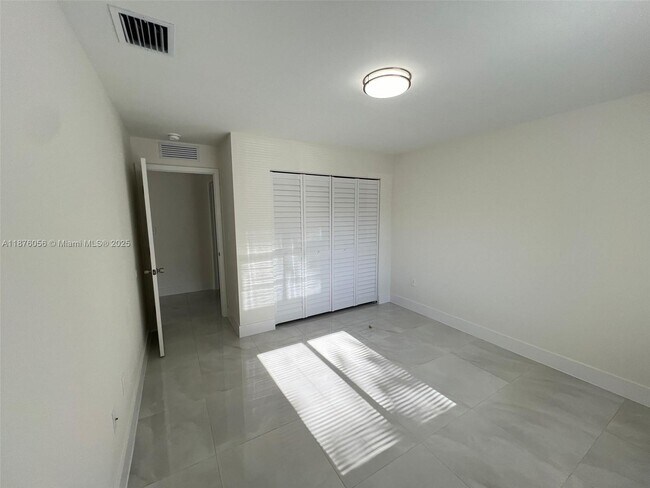 Photo - 4615 NW 15th Ct Unit 2