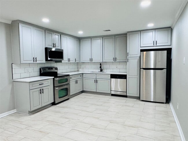Building Photo - 10702 Deval Dr