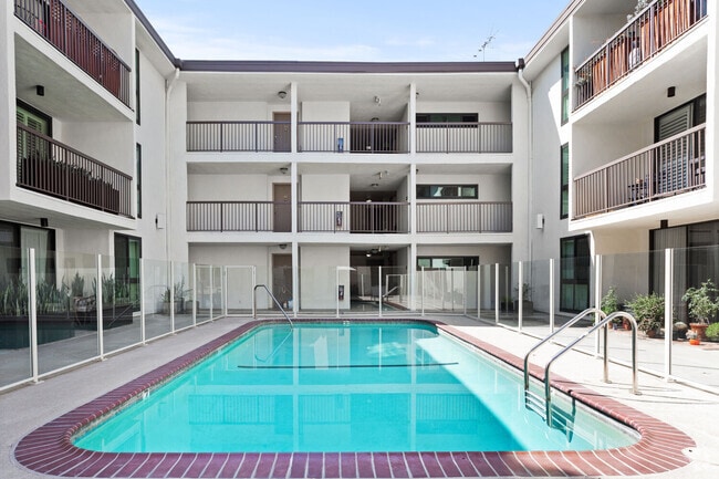 Building Photo - 911 N Kings Rd Unit 111 Rental
