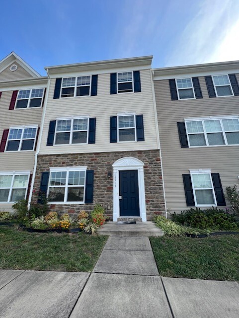 Photo - 18313 Congressional Cir Townhome