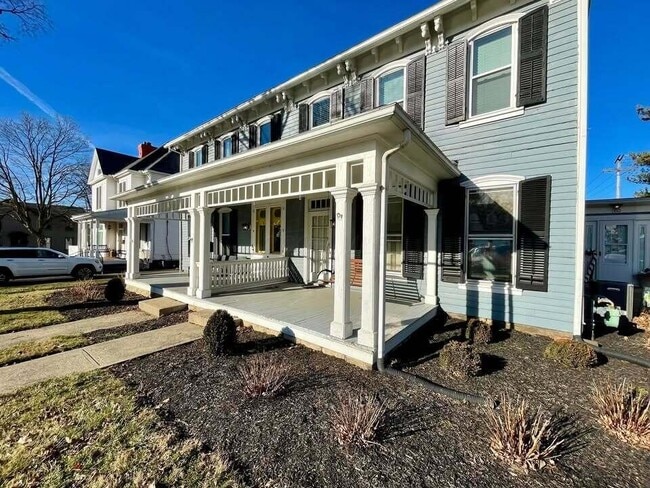 Building Photo - 160 1/2 W Mound St