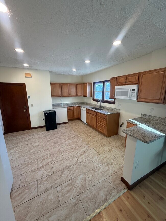 Photo - 569 Main St Unit 2