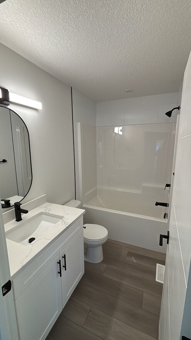 Photo - 11012 132 St NW Unit 3