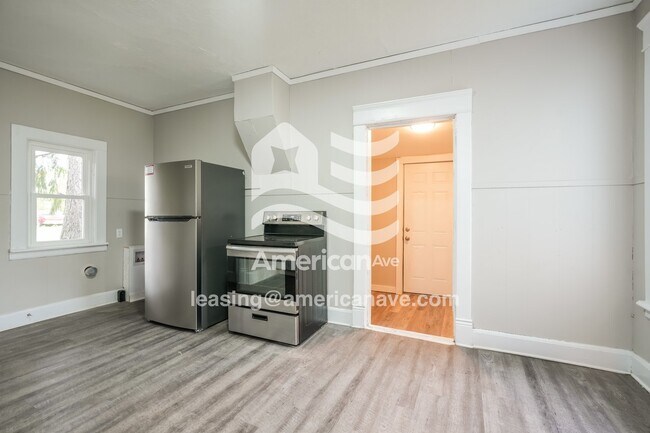 Photo - 818 Blaine Ave