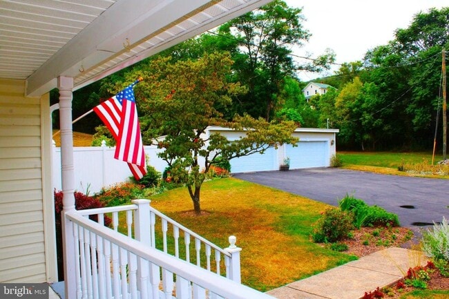 Photo - 13500 Country Ln NE Unit 13500 Country Lane