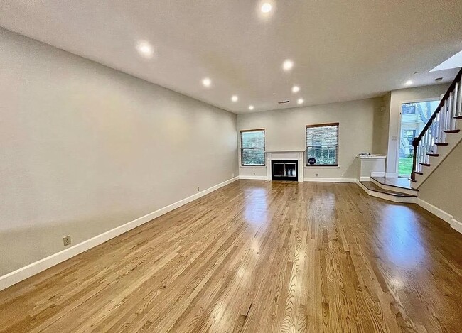 Photo - 959 La Mesa Terrace