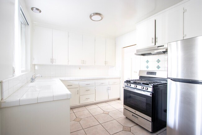 Photo - 839 S Plymouth Blvd Unit 5