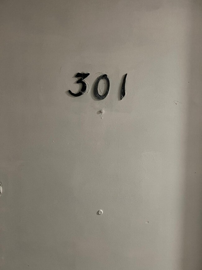 Building Photo - 2448 Carling Ave Unit 301