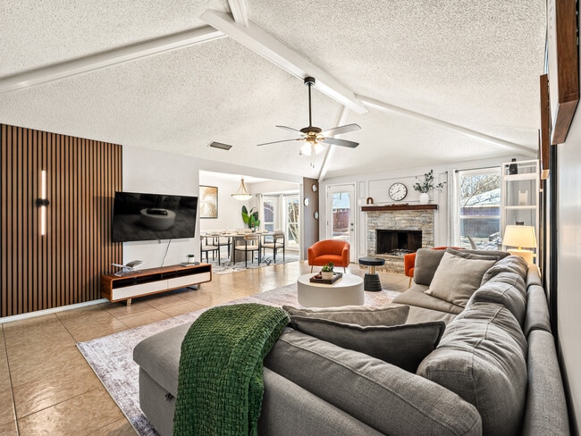 Building Photo - 1113 Roaring Springs Dr