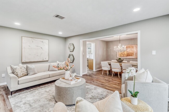 Building Photo - 402 Bauxhall Ct