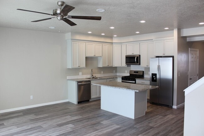 585 Baker St