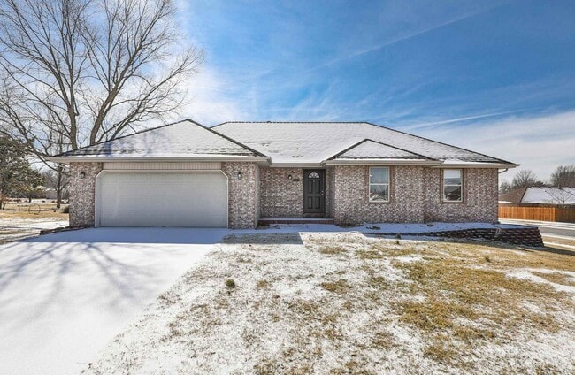 Building Photo - Updated 3-Bed, 2-Bath All-Brick Home for R...