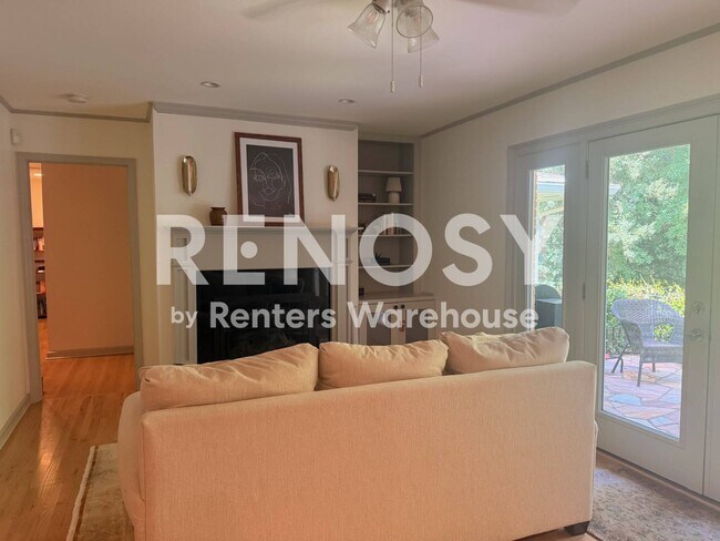 1543 Knob Hill Dr NE