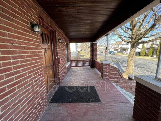 Photo - 221 3rd St