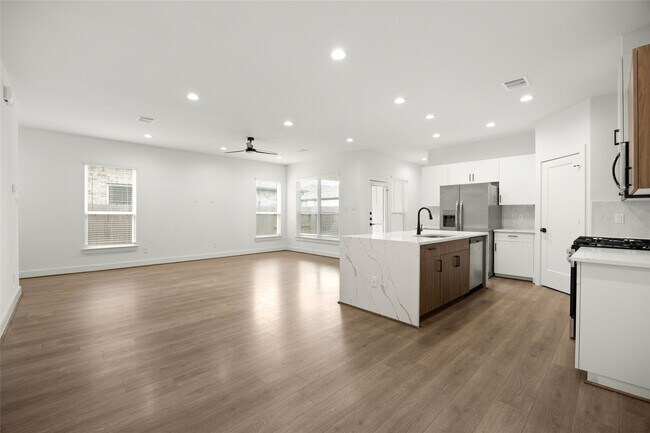 Photo - 2707 Bronze Vis Dr