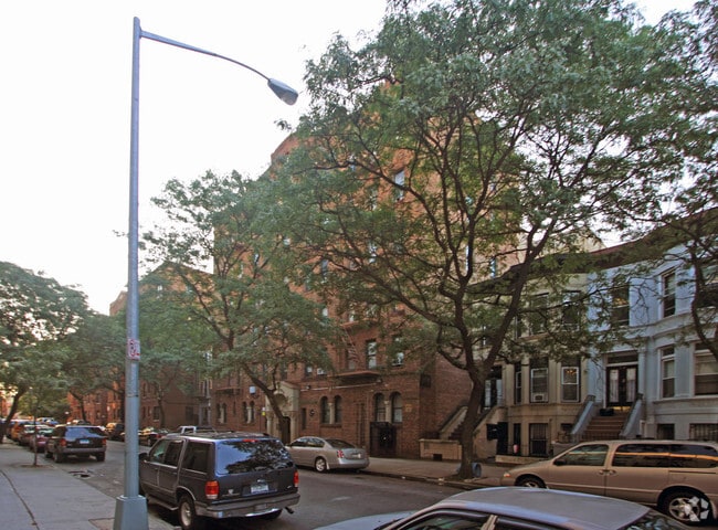 80 Woodruff Ave