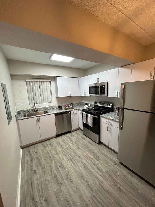 Photo - Bellevue Tower Apartments