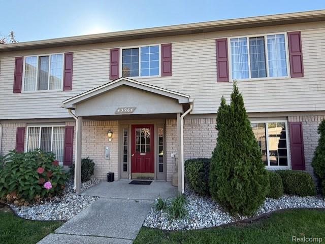 Building Photo - 43964 Freeway Dr Unit 68