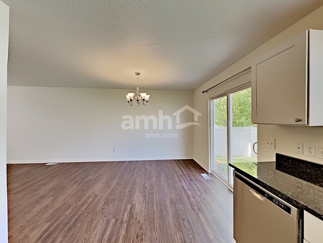 Photo - 4384 Maple Dr
