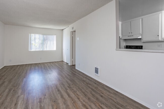 Studio, 482SF - Living Room
