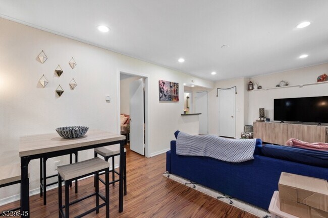 Photo - 128 Lakeview Terrace