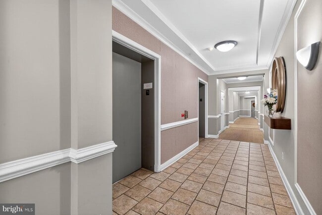 Building Photo - 2111 Ganton Green Unit 208E