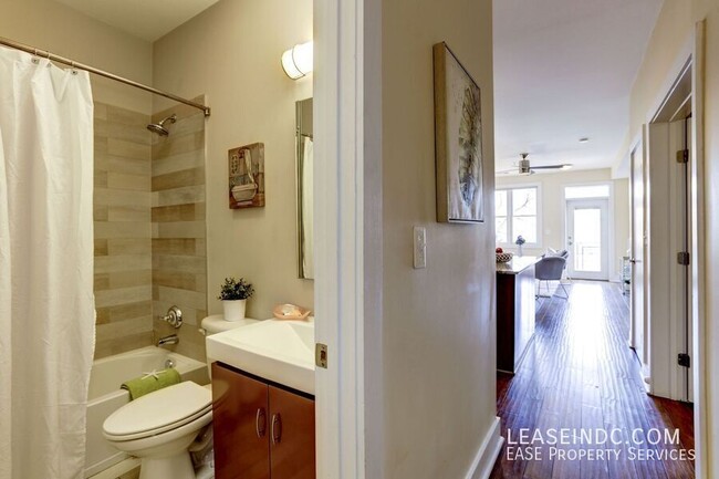 245 15th St SE Unit 201