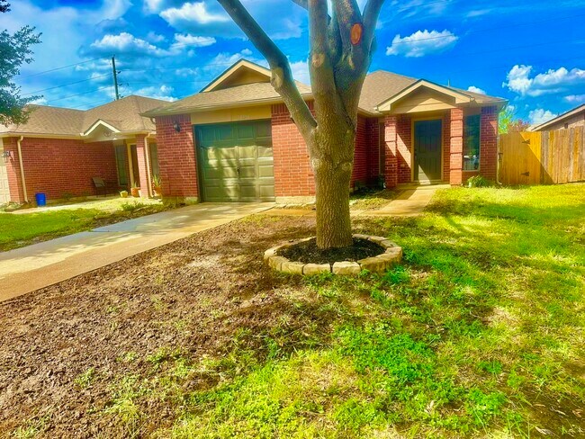 Building Photo - 18918 Dennington Dr Rental