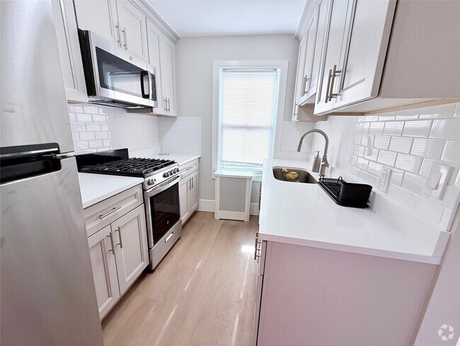 Building Photo - 678 Willis Ave Unit 2 Rental